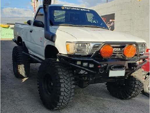 Camioneta con suspensión elevada
