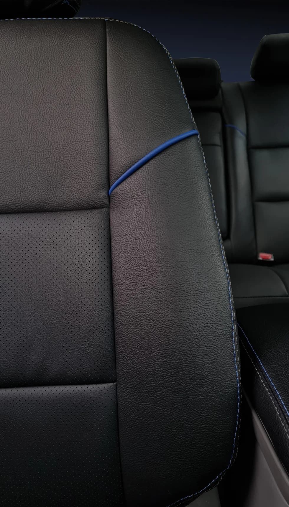 Asiento terminado con vivo azul