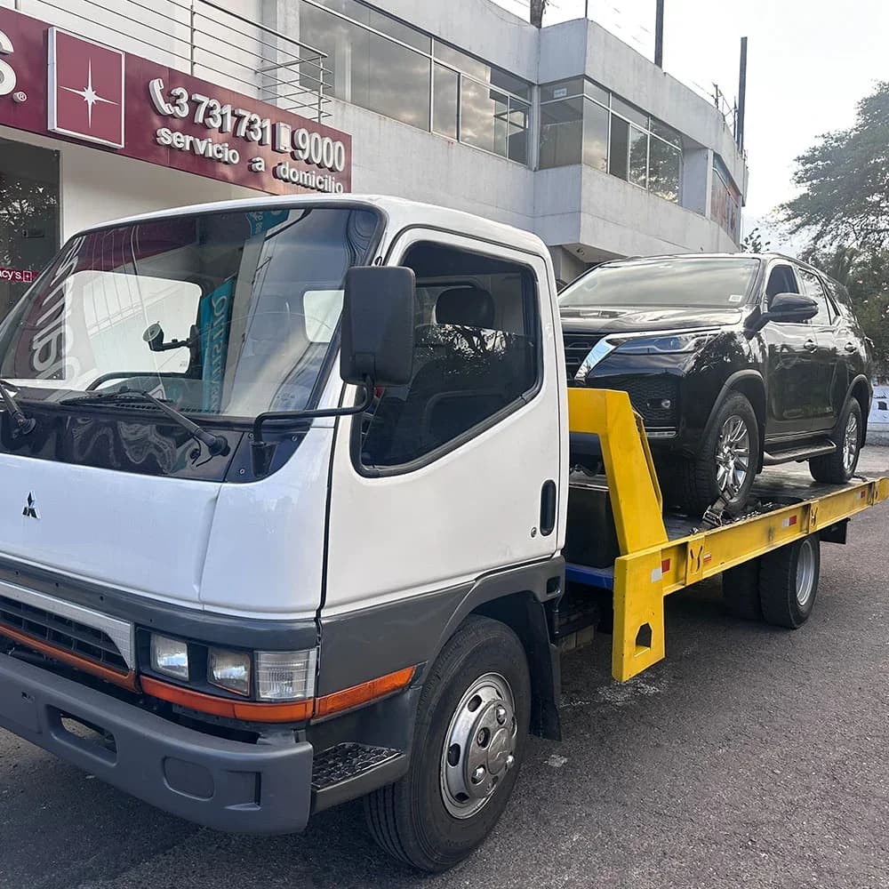 Camioneta asegurada en plataforma