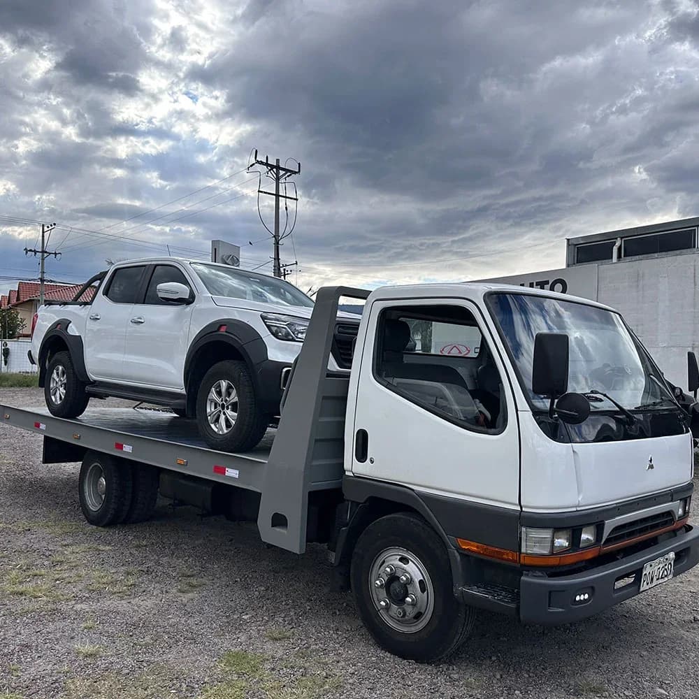 Traslado de camioneta en plataforma