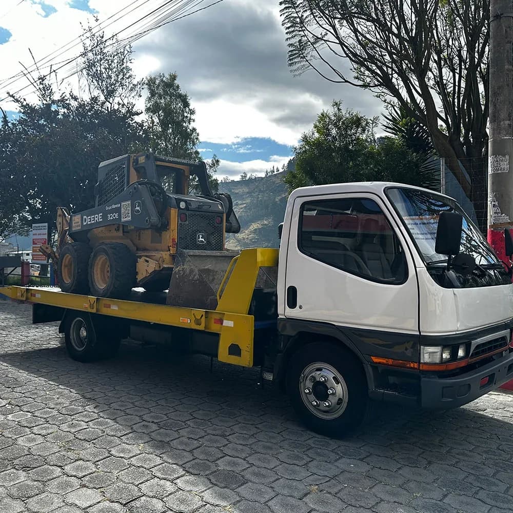 Maquinaria pesada sobre plataforma